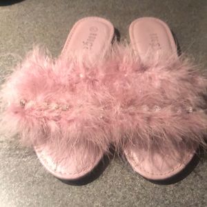 Rouge Helium feather sandals